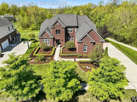 24597 Nepavine Dr, Novi, MI 48374