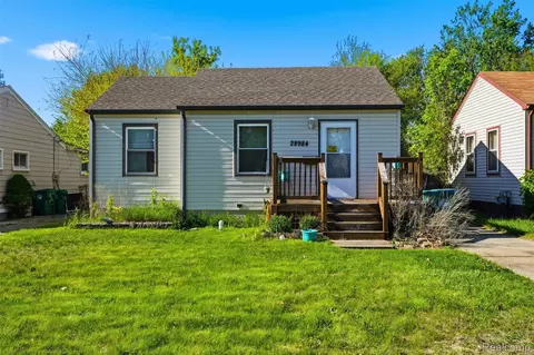 28984 Beechwood St, Garden City, MI 48135