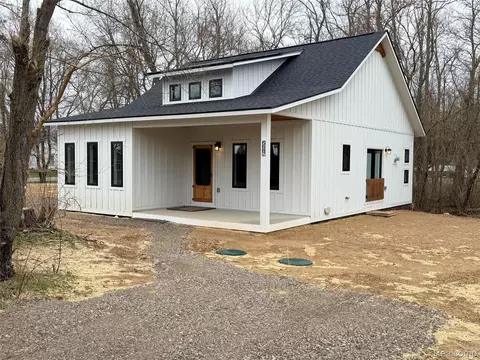 5687 Carroll Lake Rd, Commerce, MI 48382
