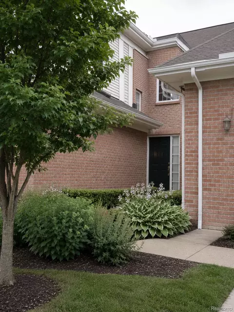 305 James Cir, Royal Oak, MI 48067
