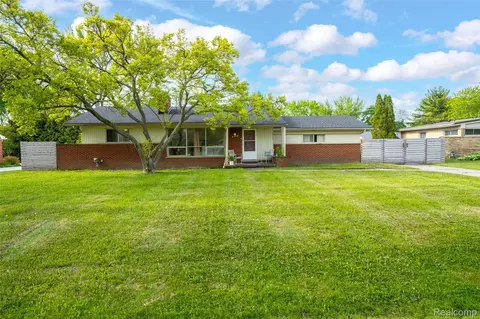 31821 Wayburn St, Farmington Hills, MI 48334
