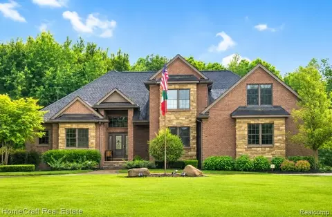 6932 Sunset Dr, South Lyon, MI 48178