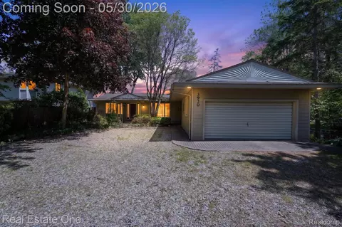 3920 Wint Rd, Commerce, MI 48382