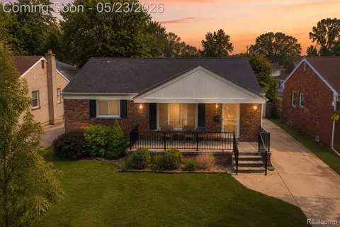 15606 Richmond St, Southgate, MI 48195