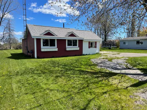 1847 S Riverside Dr, Au Gres, MI 48703