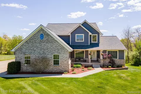 10270 County Line Rd, Groveland, MI 48462
