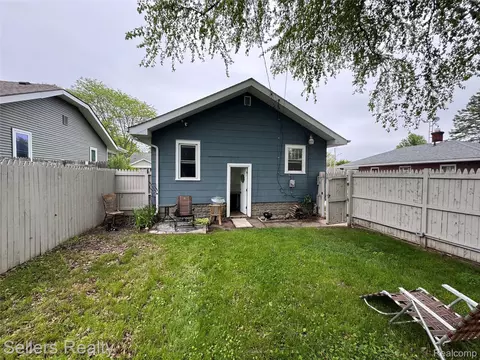 Exterior - 701 Saint Clair Ave, Flint, MI 48504 photo 1 of 2