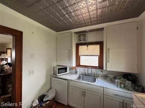 Kitchen - 701 Saint Clair Ave, Flint, MI 48504 photo 1 of 2
