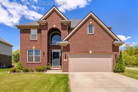 2904 Secret Way, Commerce, MI 48390