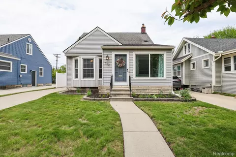 312 S Edgeworth Ave, Royal Oak, MI 48067