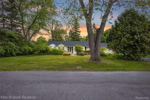 6485 Thurber Rd, Bloomfield Hills, MI 48301