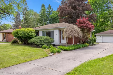 27143 Westland Rd, Redford, MI 48240