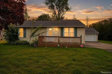 4111 Risedorph St, Burton, MI 48509