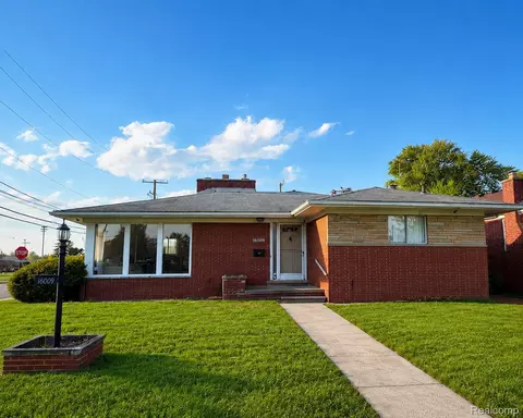16009 Bell Ave, Eastpointe, MI 48021