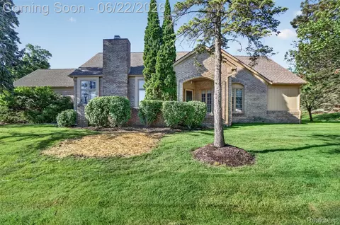 6190 Celeste Rd, West Bloomfield, MI 48322