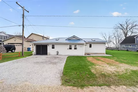 12508 W Shore Dr, Roscommon, MI 48629