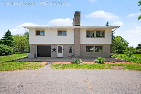 119 Diversy Dr, Columbia, MI 49230