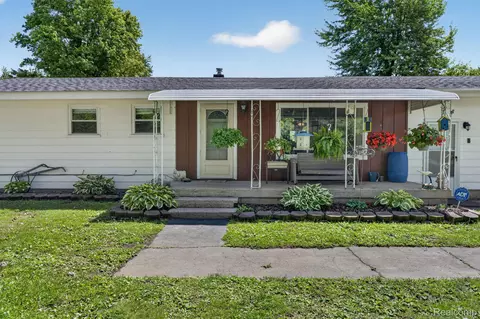 5233 Torrey Rd, Mundy, MI 48507