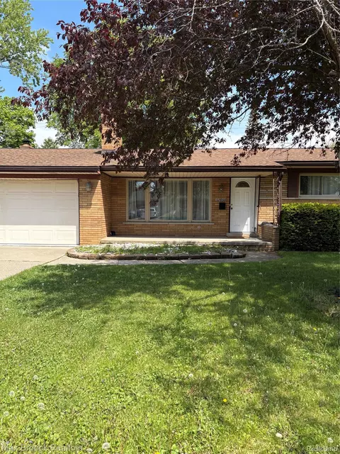 32850 Winnie Ave, Warren, MI 48093
