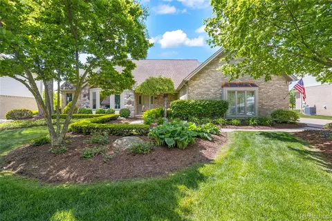 36959 Dardanella St, Livonia, MI 48152