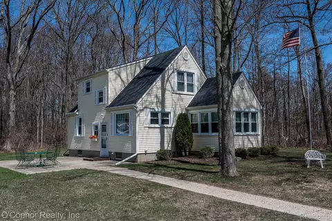 1112 17th St, Marysville, MI 48040