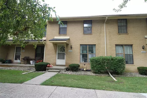 48632 Sugarbush Rd #6, Chesterfield, MI 48047
