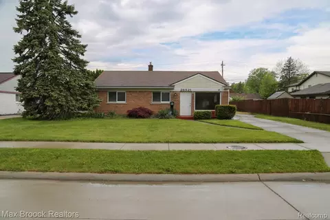 28521 Sutherland St, Southfield, MI 48076