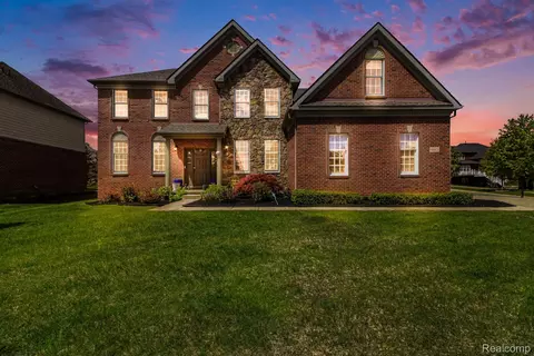 50371 Langley Dr, Novi, MI 48374