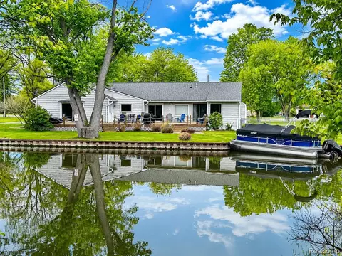 9831 Kress Rd, Pinckney, MI 48169