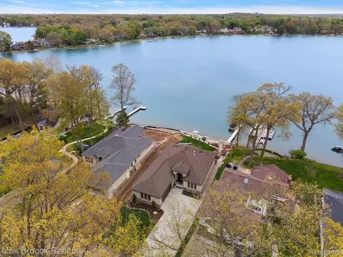 4353 Forest Ave, Waterford, MI 48328