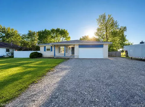 5288 Torrey Rd, Mundy, MI 48507