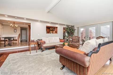 Living - 6595 Edith Ct, Troy, MI 48085 photo 3 of 4