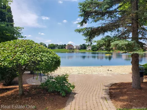 View/Area - 6595 Edith Ct, Troy, MI 48085 photo 4 of 5