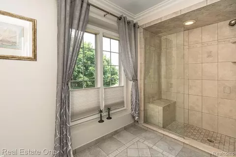 Bath - 6595 Edith Ct, Troy, MI 48085 photo 6 of 8