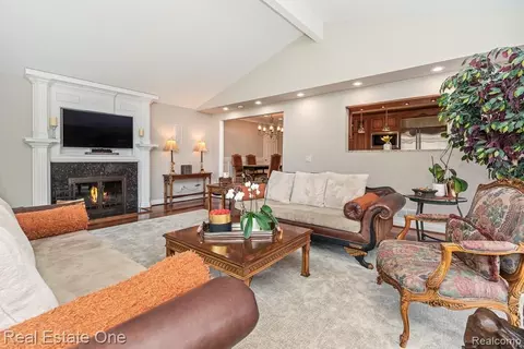 Living - 6595 Edith Ct, Troy, MI 48085 photo 2 of 4