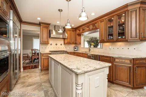 Kitchen - 6595 Edith Ct, Troy, MI 48085 photo 1 of 12