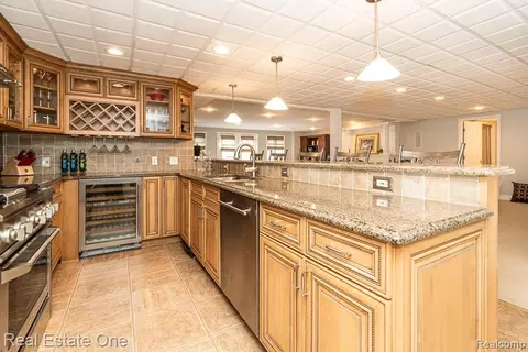Kitchen - 6595 Edith Ct, Troy, MI 48085 photo 12 of 12