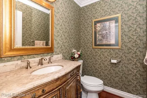 Bath - 6595 Edith Ct, Troy, MI 48085 photo 1 of 8