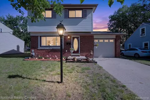34472 Phyllis St, Wayne, MI 48184
