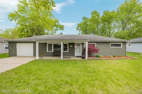 2262 Kohler St, Waterford, MI 48329