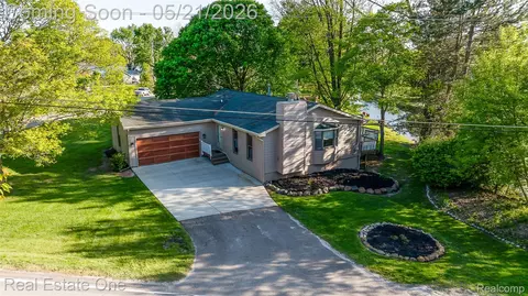 8402 Scotia, Pinckney, MI 48169