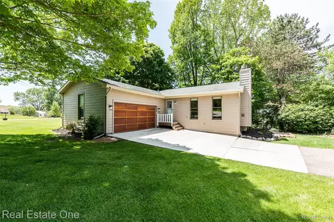 8402 Scotia, Pinckney, MI 48169