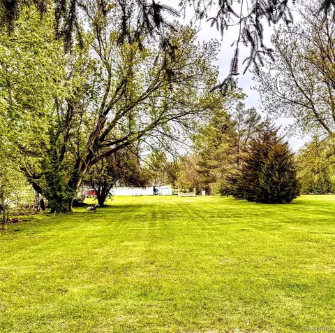 2209 Russell St, Grand Blanc, MI 48439