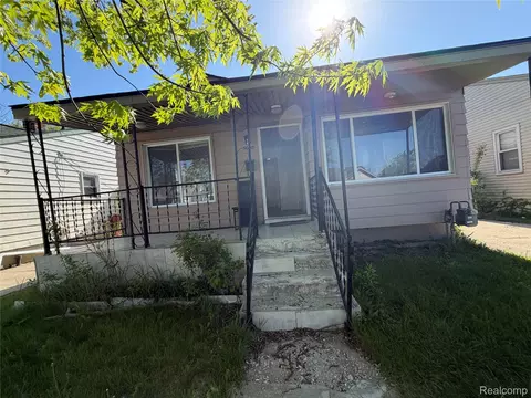 5698 Greenview Ave, Detroit, MI 48228