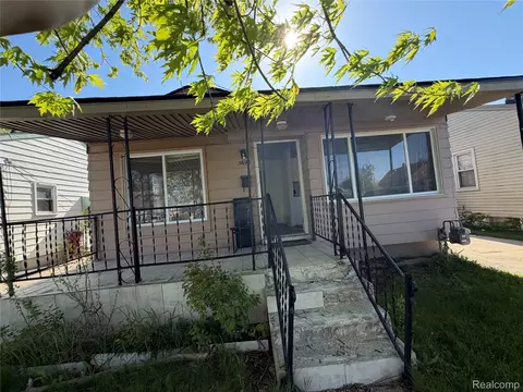 5698 Greenview Ave, Detroit, MI 48228