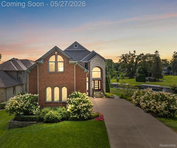1600 Vanstone Dr, Commerce, MI 48382