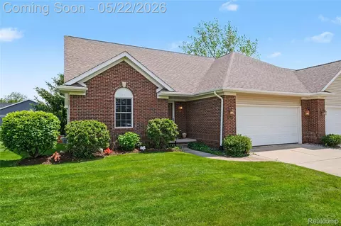 5457 Hidden Valley Trl, Fenton, MI 48451
