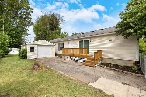 2616 Tim Ave, Brighton, MI 48114