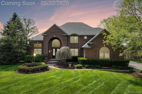2738 Pebble Beach Dr, Oakland, MI 48363