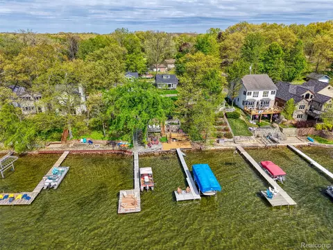 7490 Noahs Lndg, Dexter, MI 48137